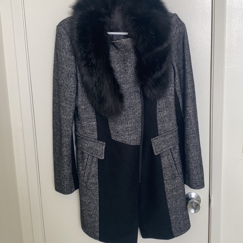 Beautiful coat with removable fur collar small - Picture 2 of 6